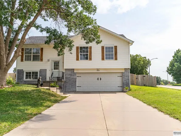 17429 Edna Cir, Omaha, NE 68136