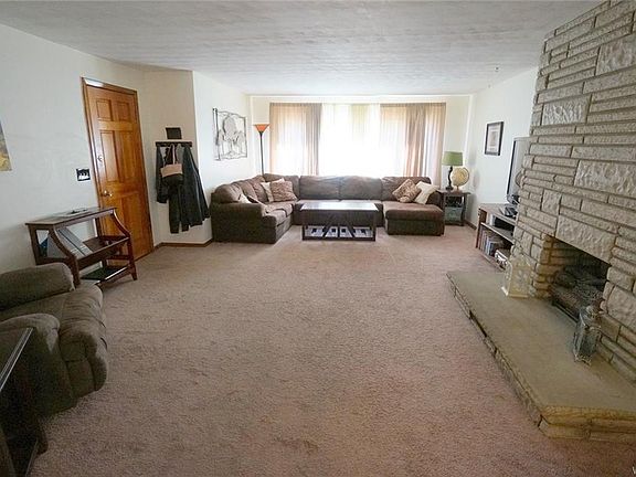 3rd image of 41 Woodette Pl