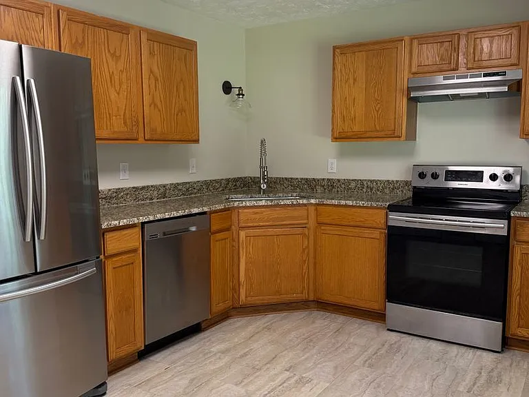 363 E Jefferson St — Photo 2