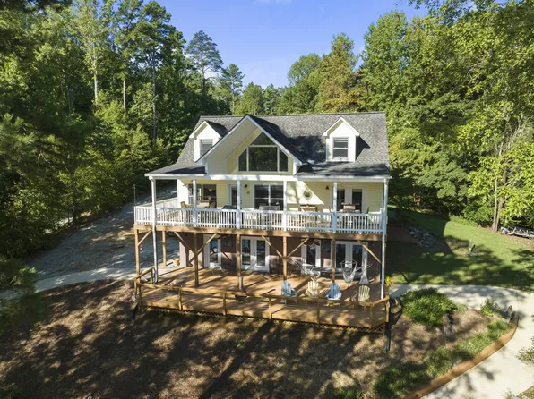 560 Pelican Point Rd, Semora, NC 27343