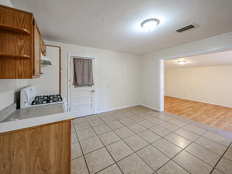 2414 W Butler Dr — Photo 8