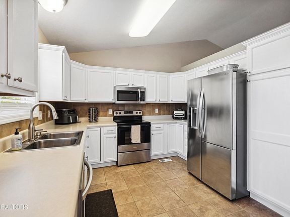 5th image of 4115 Oakstone Ln