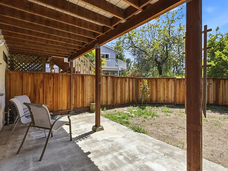 114 Falmouth Ct — Photo 31