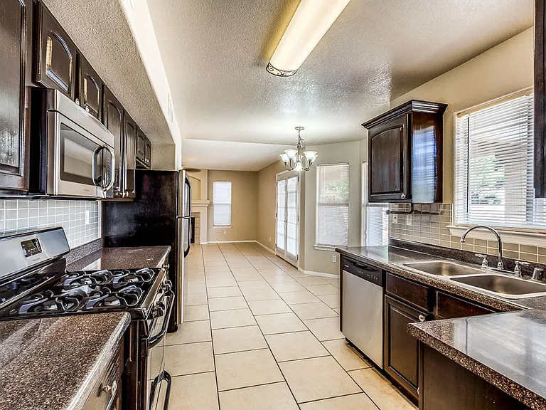 900 Tecate Pl — Photo 7