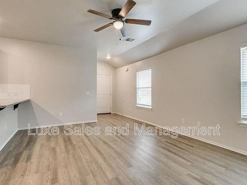 3 bed, 2.0 bath, 1200 sqft, $1,545 — Photo 4