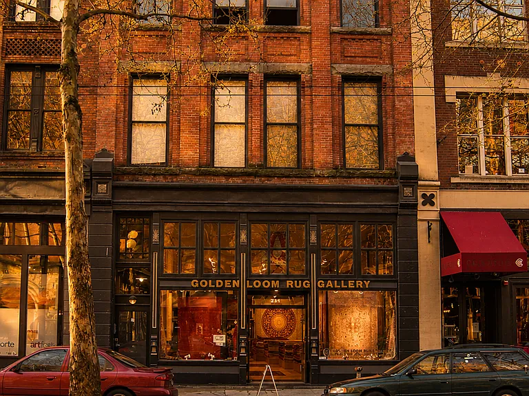 211 1st Ave S Apartments is located in the heart of Pioneer Square — Photo 5