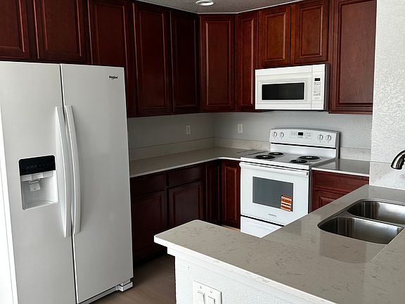 3rd image of 4875 Hahns Peak Dr APT 201