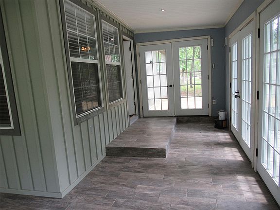 3rd image of 184 Hickory Dr