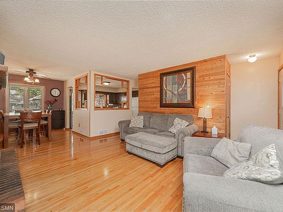 3rd image of 6536 McKinley St NE
