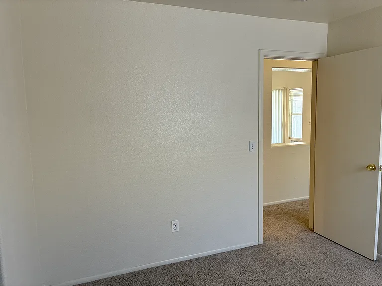 10523 W Windsor Blvd — Photo 27