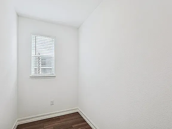 3621 Cadogan St — Photo 17