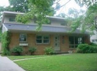 911 Bellclaire Ave SE, East Grand Rapids, MI 49506