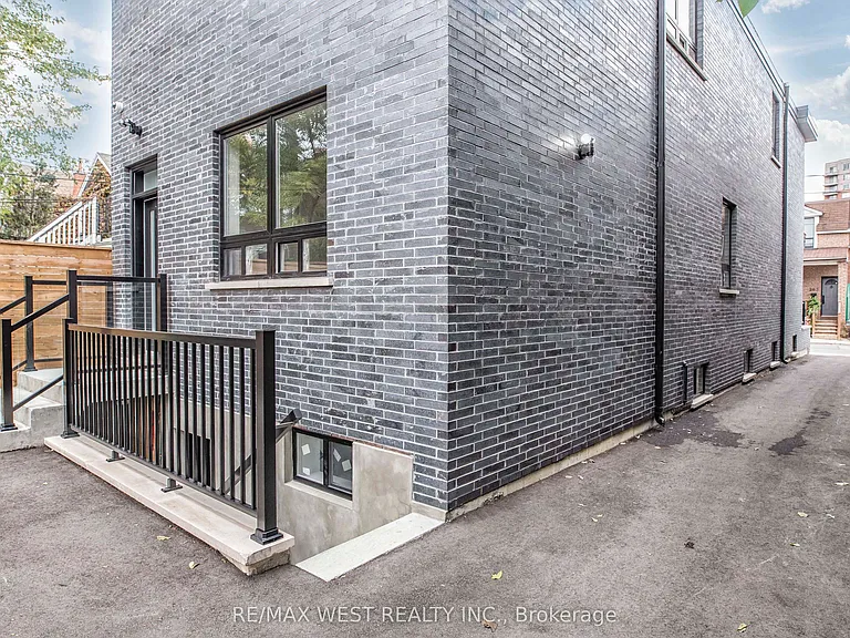 268 Sterling Rd #LOWER — Photo 1