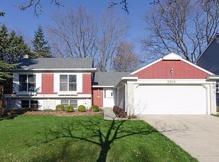 3325 Bluett Rd, Ann Arbor, MI 48105