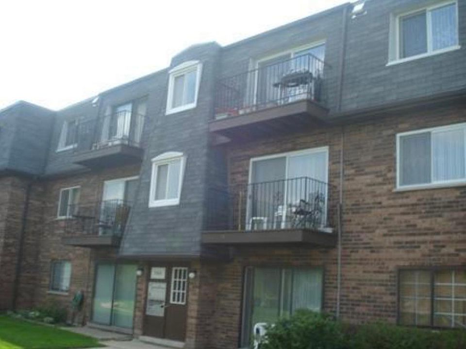 1st image of 9382 Bay Colony Dr #3