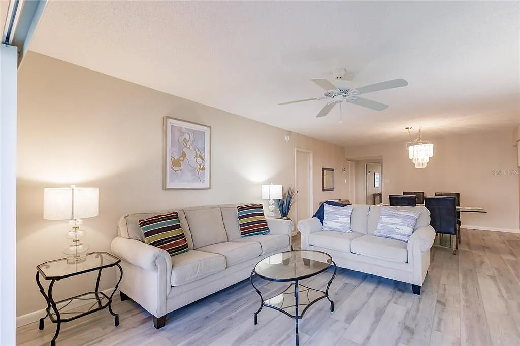 2 bed, 2.0 bath, 1163 sqft, $7,500 — Photo 4