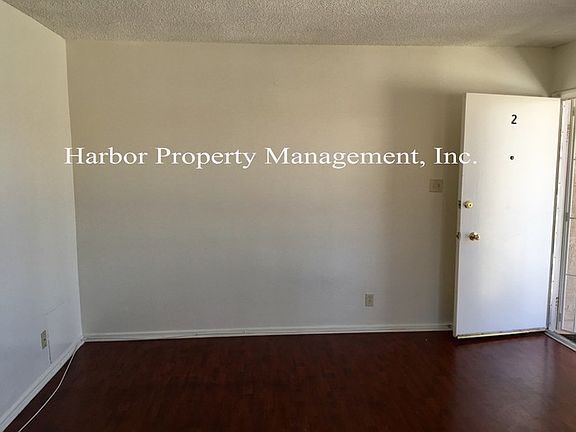 4th image of 1631 S Grand Ave