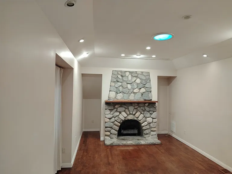 4521 Moore St — Photo 3