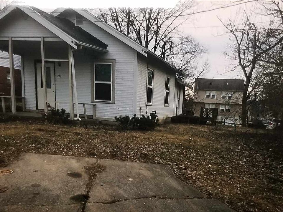 2nd image of 229 Wells St