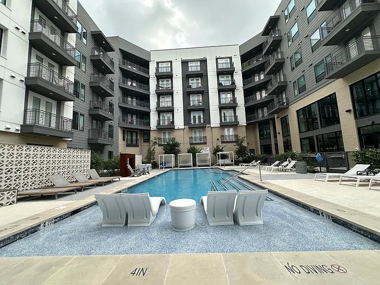 E Riverside Dr — Photo 19