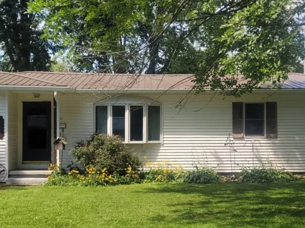 702 E Tampa Dr, Robinson, IL 62454