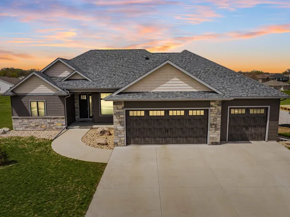 232 Flintstone Dr, Waverly, IA 50677