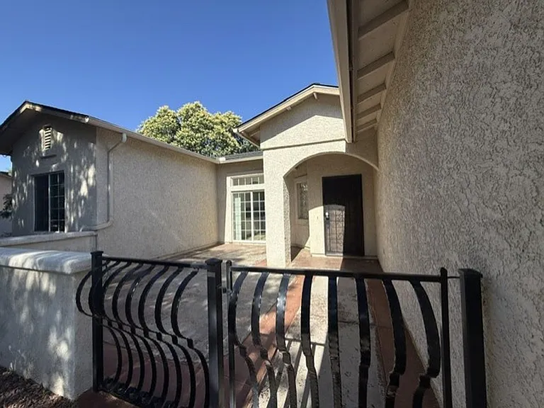 1296 S Monte Tesoro Dr — Photo 2