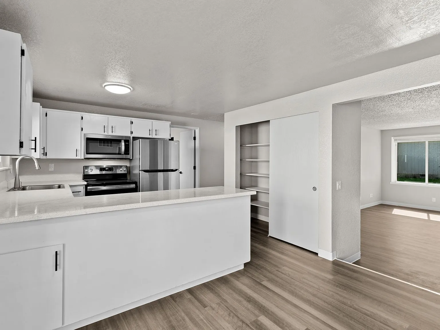One of the largest 2 bedrooms in the area with 1.5 bathrooms and 1100 square feet plus your own l... — Photo 4