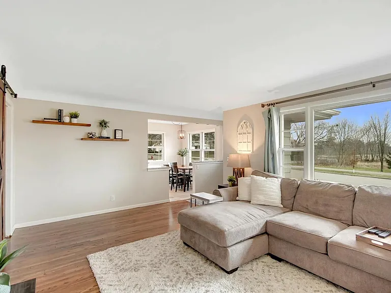 3304 Webster Ave S — Photo 2