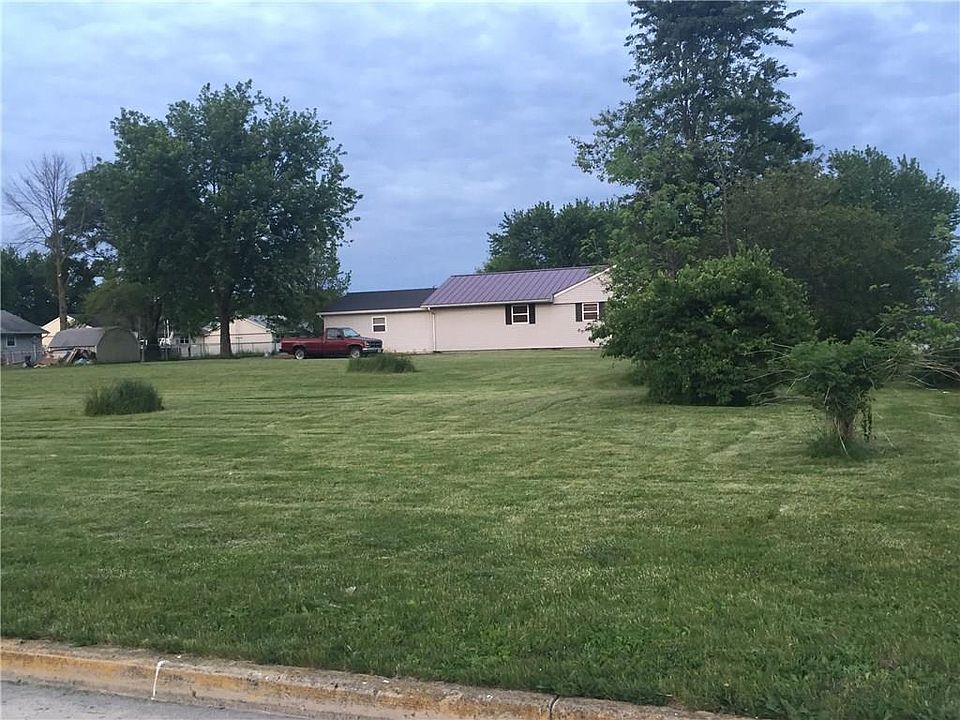 1st image of 602 E College St