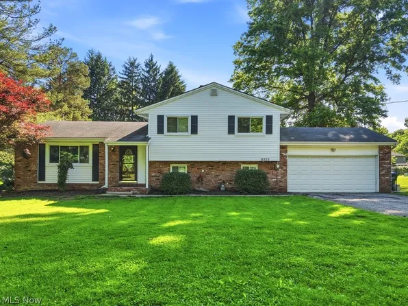 8323 Olde Eight Rd, Northfield, OH 44067