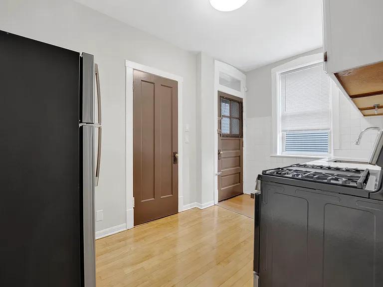 4742 W Roscoe St #2 — Photo 8