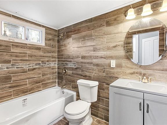 3rd image of 8226-8228 Burthe St