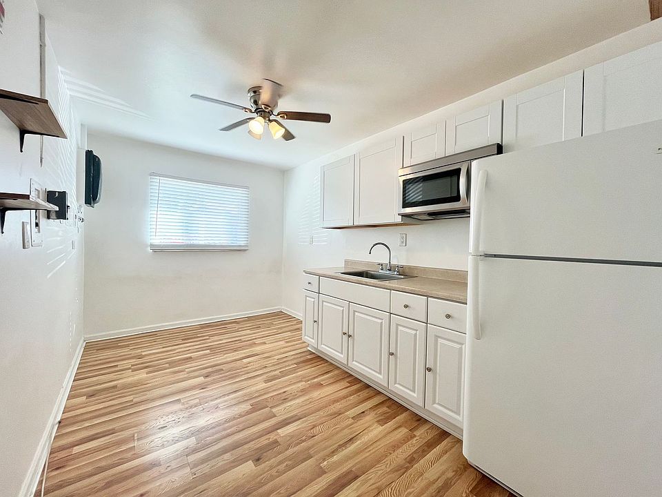 1st image of 4682-4692 W Point Loma Blvd #4686-1/4