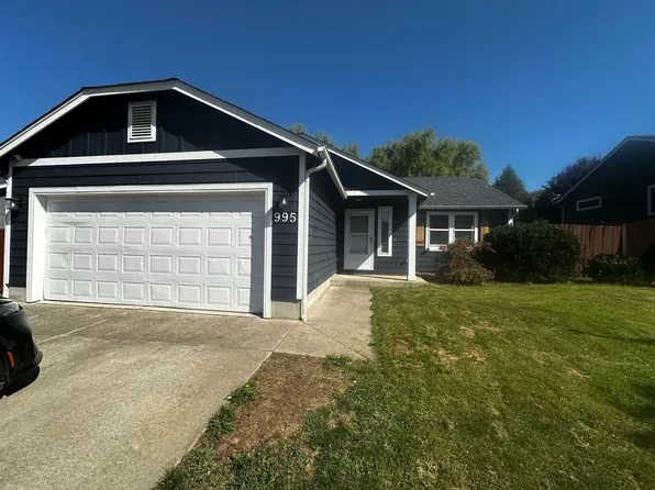 995 Rolling Hills Rd, Roseburg, OR 97471