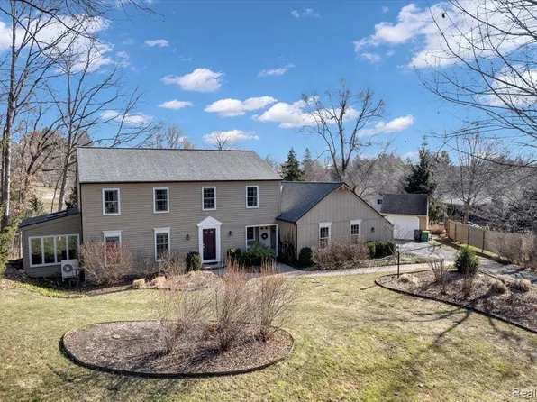 6534 Greene Haven Ct, Clarkston, MI 48348