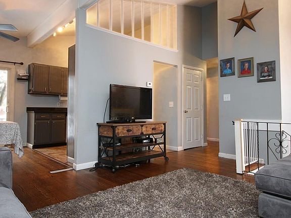 4th image of 6 Carol Ln