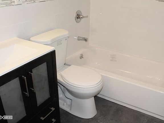 5th image of 406 Tompkins Ave