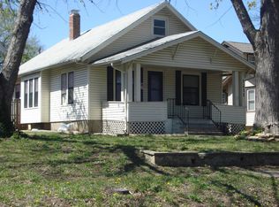 1211 SW Macvicar Ave, Topeka, KS 66604