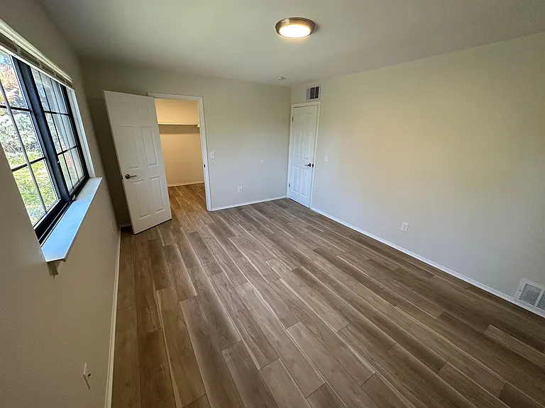 102 N Washington Ave — Photo 13