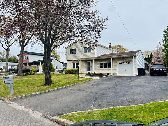 3rd image of 195 Maple Street