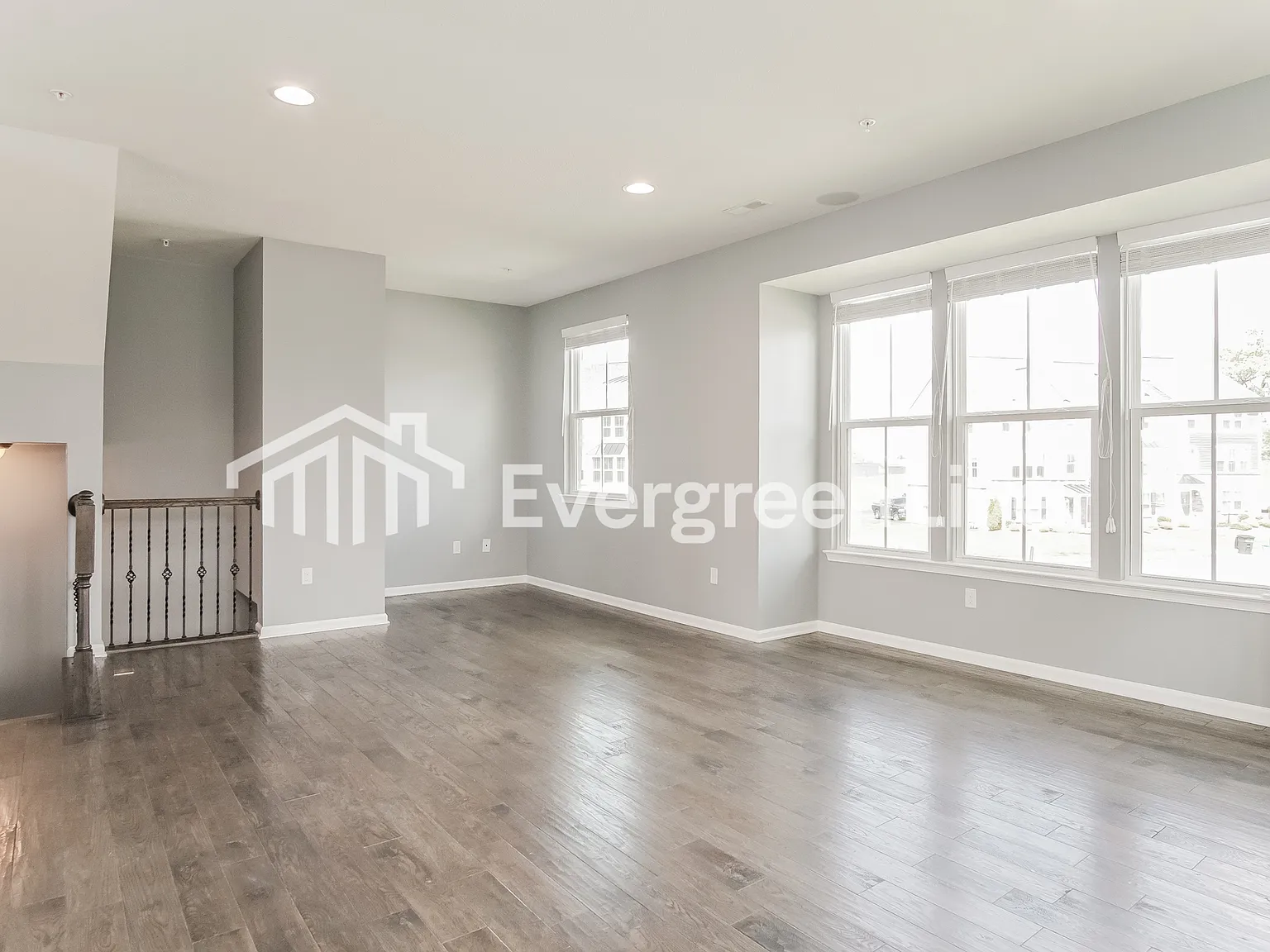 4 bed, 2.5 bath, 1940 sqft, $2,245 — Photo 4