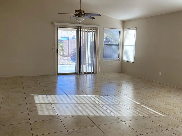 13382 W Watson Ln — Photo 6