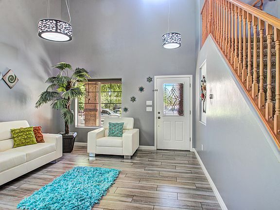 3rd image of 558 W Camino Curvitas