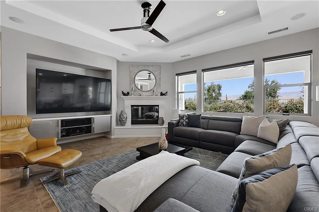 4 bed, 3.5 bath, 2873 sqft, $7,400 — Photo 3