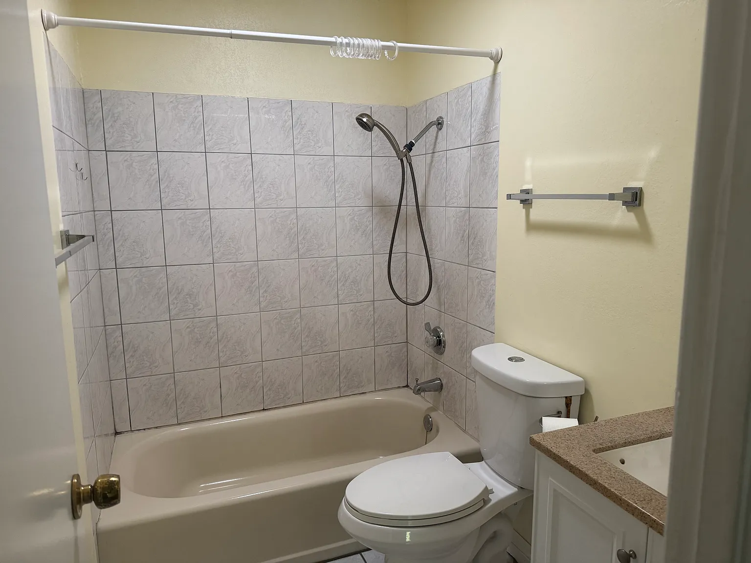 3 bed, 1425 sqft, $3,600 — Photo 2