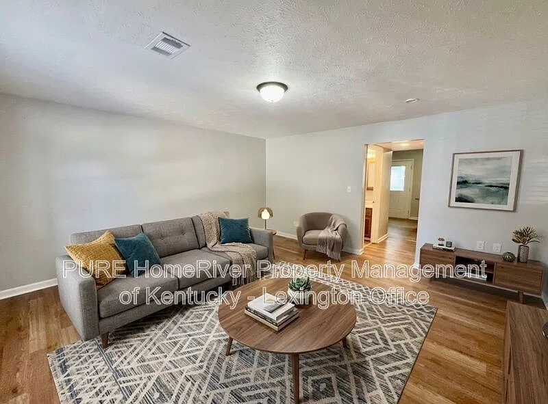3 bed, 2.5 bath, 1000 sqft, $1,095 — Photo 4