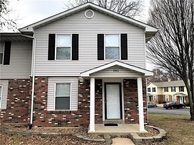 Nice curb appeal greets you with a street level entry front porch to your 2 story town home condo.