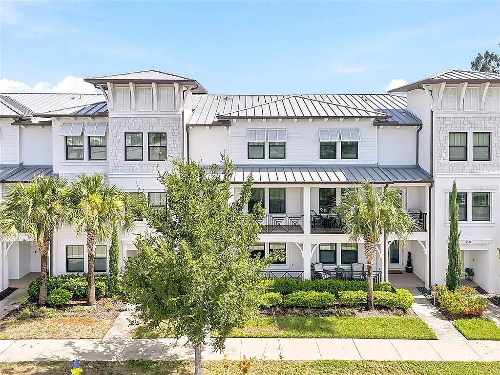 3 bed, 3.5 bath, 2210 sqft, $4,900 — Photo 1