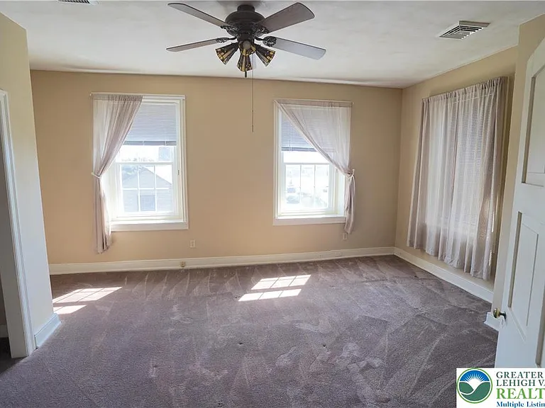 9020 Schantz Rd — Photo 16
